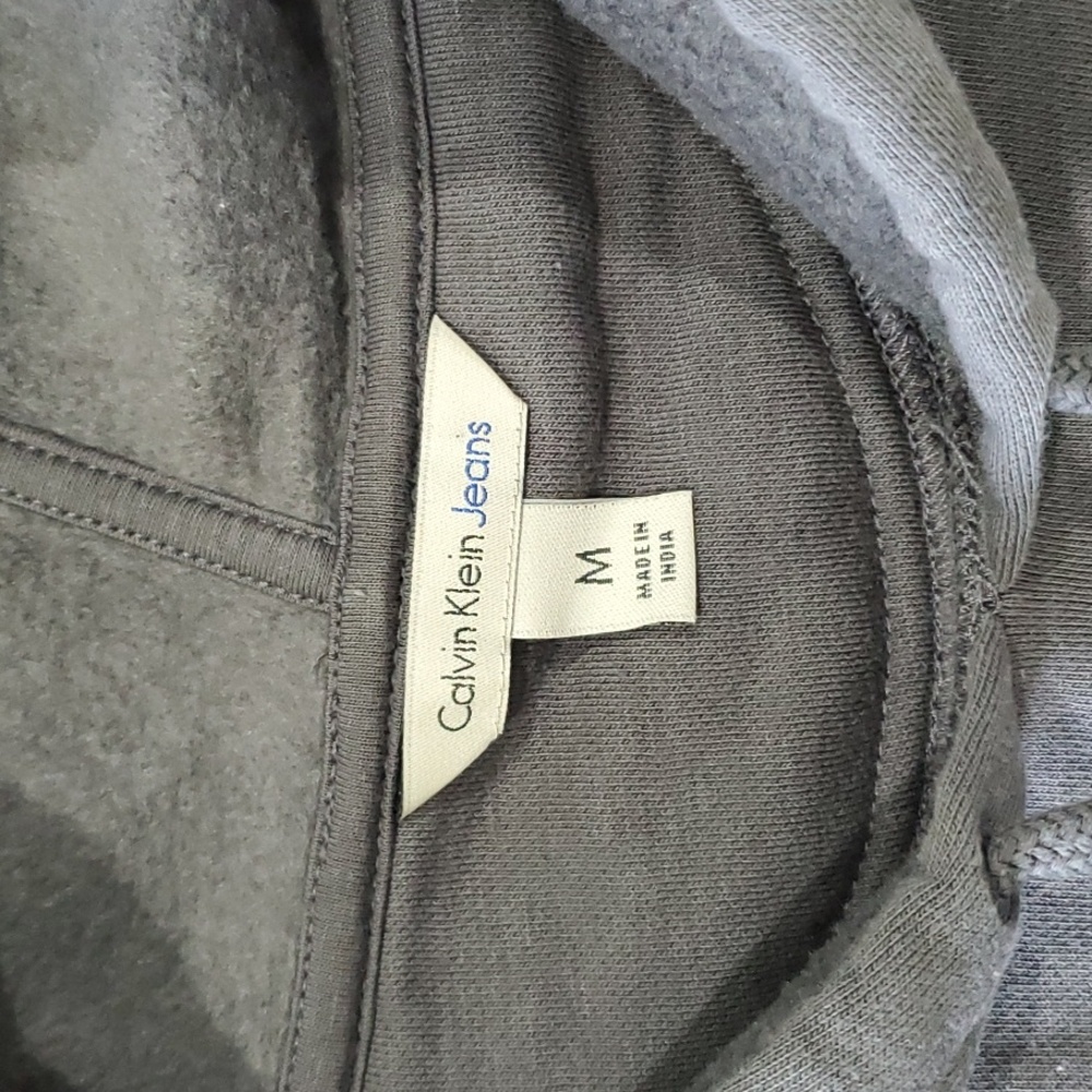 Calvin Klein - Picture 2 of 6